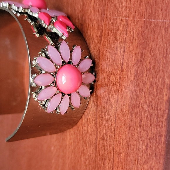 Goldstone Pink Crystal flower design Cuff Bracelet 💖 - Picture 4 of 5